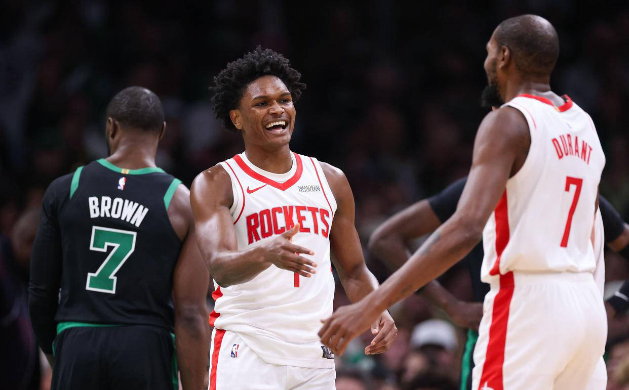 科尔：圣诞大战球馆都洋溢着节日氛围，你会不由自主思念家人（科尔：圣诞大战赛场充满节日气息，让人不由自主想念家人）