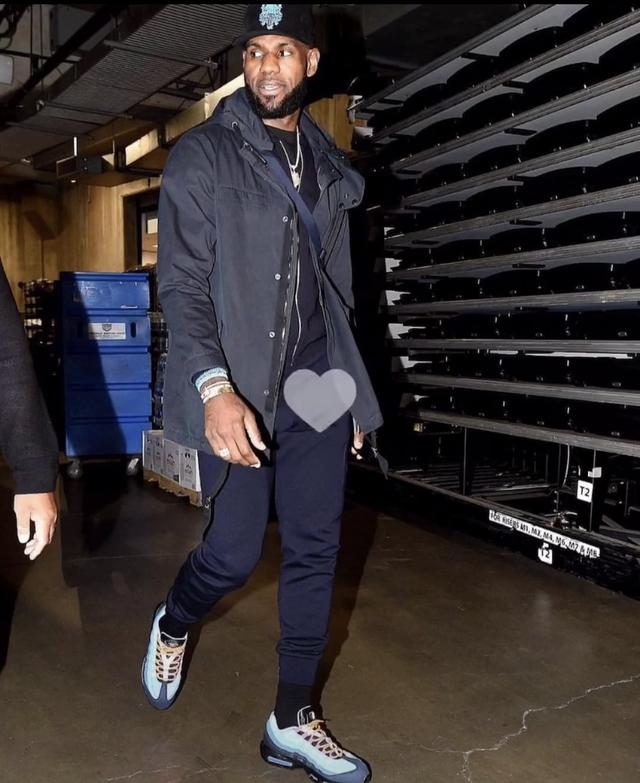 阿莫林谈球队变化：细节更好了，球员们饭后一起待的时间更长（阿莫林：球队细节提升，球员饭后相处更久）