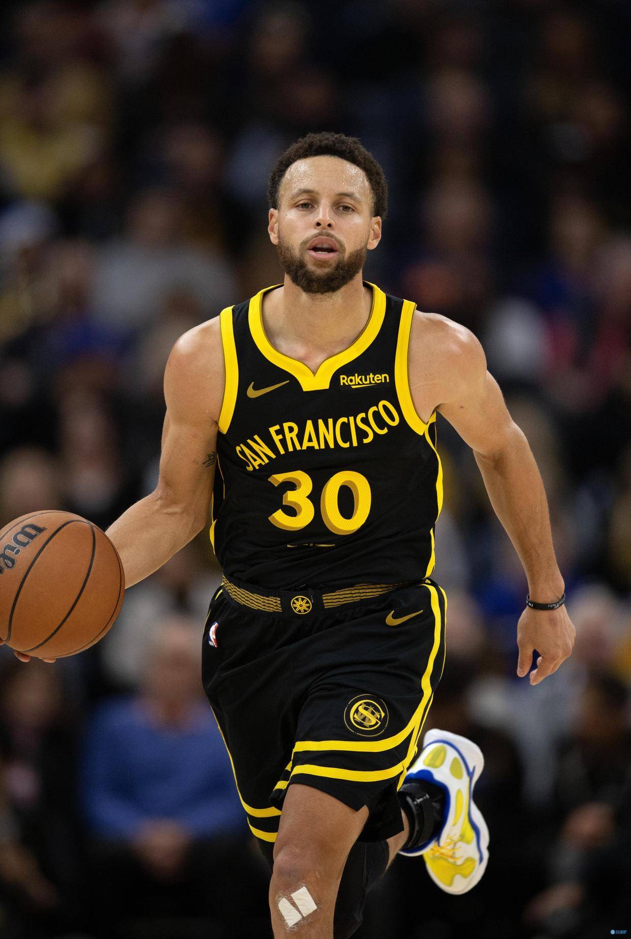 篮球火箭新秀连续三场得分20+，表现惊艳（火箭新秀连续三战20+，表现抢眼）