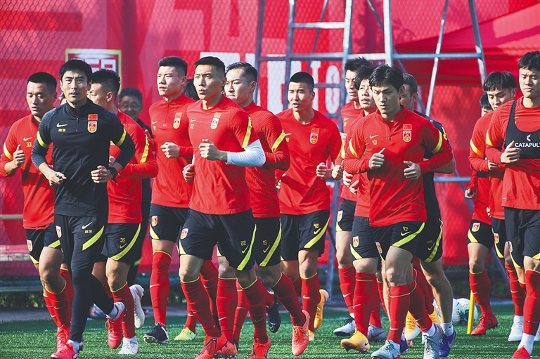 广岛主帅：申花在身体和速度方面很出色，J联赛球队技术细腻（广岛主帅赞申花身体与速度出众，称J联赛以细腻技术见长）