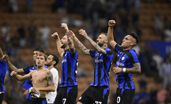 邱贻可谈成就感！执教孙颖莎，赢球站上领奖台，升国旗奏国歌（邱贻可分享成就感：执教孙颖莎取胜登台，国旗升起国歌响起）