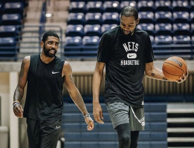 乔丹·约翰逊半场爆发，高效得分助力球队（乔丹·约翰逊半场发威，高效得分带动球队）