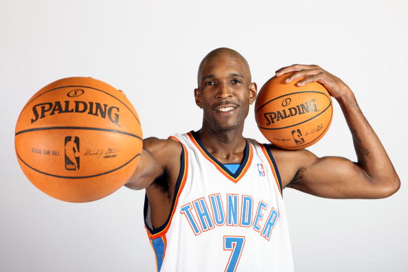 广厦大胜辽宁，全场轰下32分，辽宁仅得64分创纪录（广厦大胜辽篮：32分火力全开，辽宁仅64分创纪录）