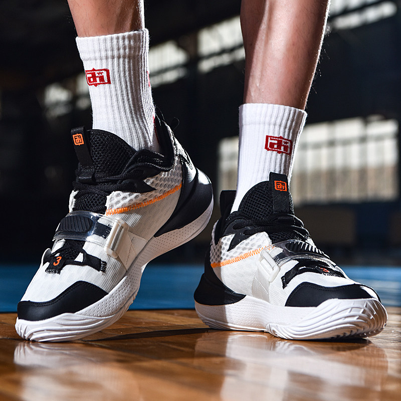 等了太久！内姆布哈德成独行侠五年来首个助攻达13次的球员（久违了！内姆布哈德成独行侠近5年首位单场13助攻球员）