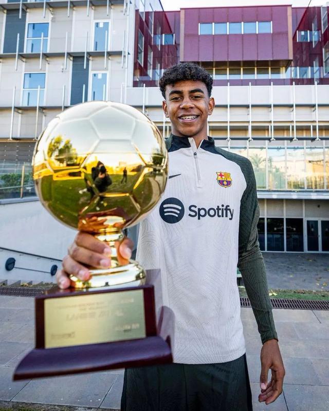 表现拉跨！加兰半场三分10中0，仅有一个运动战进球（状态低迷！加兰半场三分10投0中，仅命中一次运动战投篮）