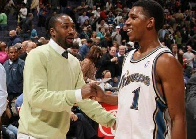 巴克利炮轰NFL圣诞节安排比赛：挑战NBA传统地位（巴克利怒斥NFL圣诞节赛程，直言意在冲击NBA的传统地位）