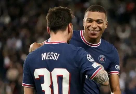 德甲战报：迪亚斯传射、杰克逊锁胜局，拜仁3-1圣保利（德甲：迪亚斯传射建功，杰克逊终结悬念，拜仁3-1力克圣保利）