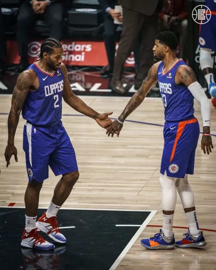 记者观赛｜轮椅篮球的 “手” 速对决（场边直击｜轮椅篮球的手速之战）