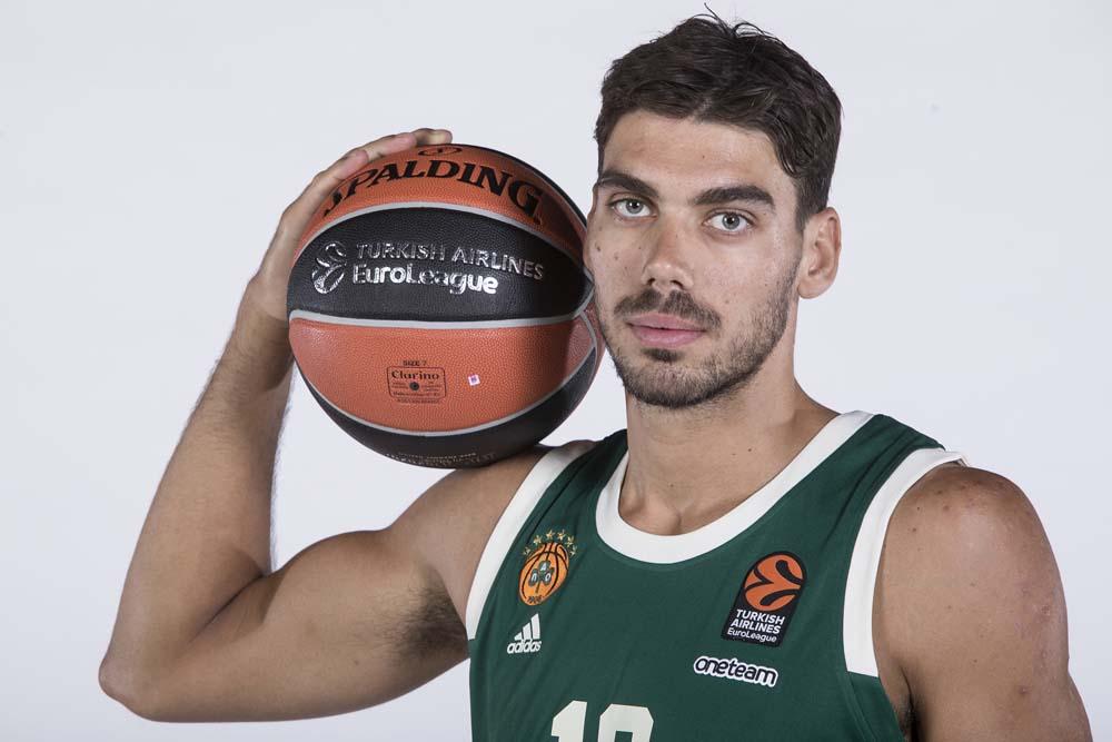 弗里克：当拉菲尼亚开始逼抢时，所有人都会跟着做好准备（弗里克：拉菲尼亚一发动逼抢，全队立刻进入备战状态）