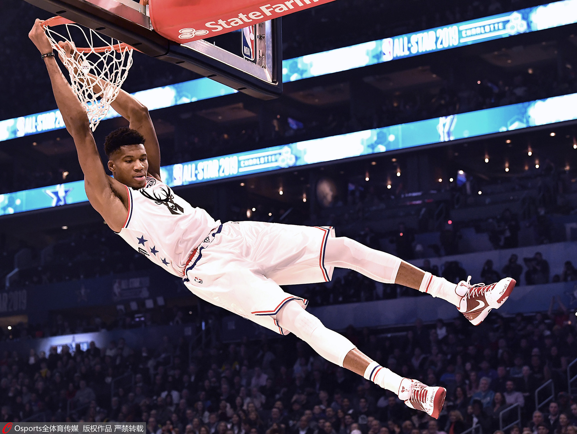 马刺队近期表现低迷，赛季多项数据创新低（马刺队近况不佳，赛季多项数据创下新低）