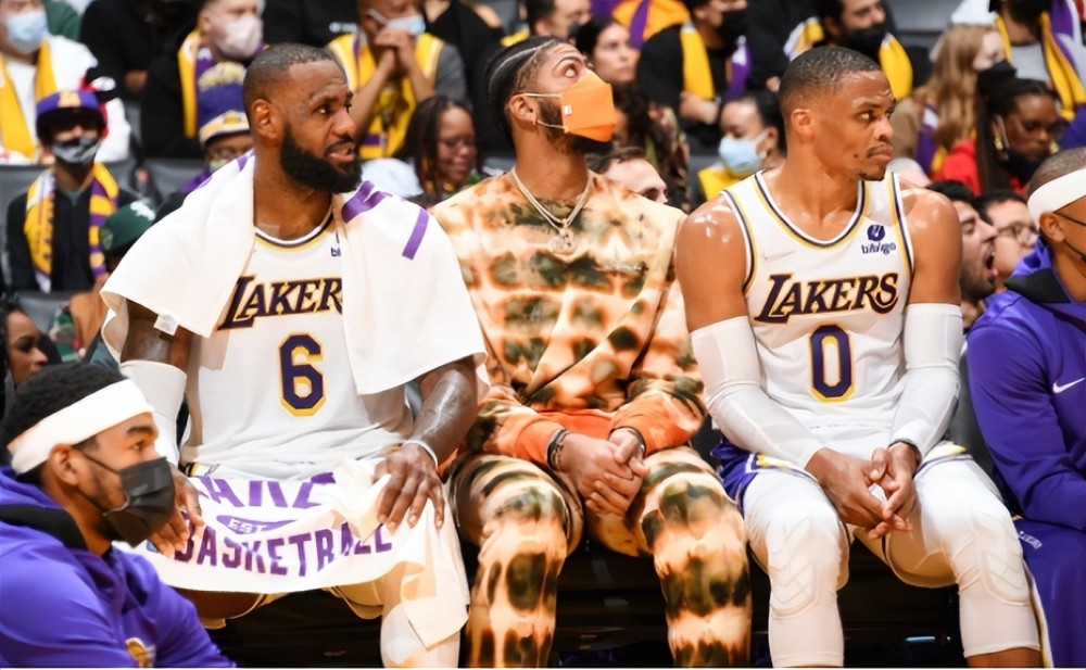 记者：郑智有望接替邵佳一执教青岛西海岸（据记者消息，郑智或将接棒邵佳一执掌青岛西海岸）