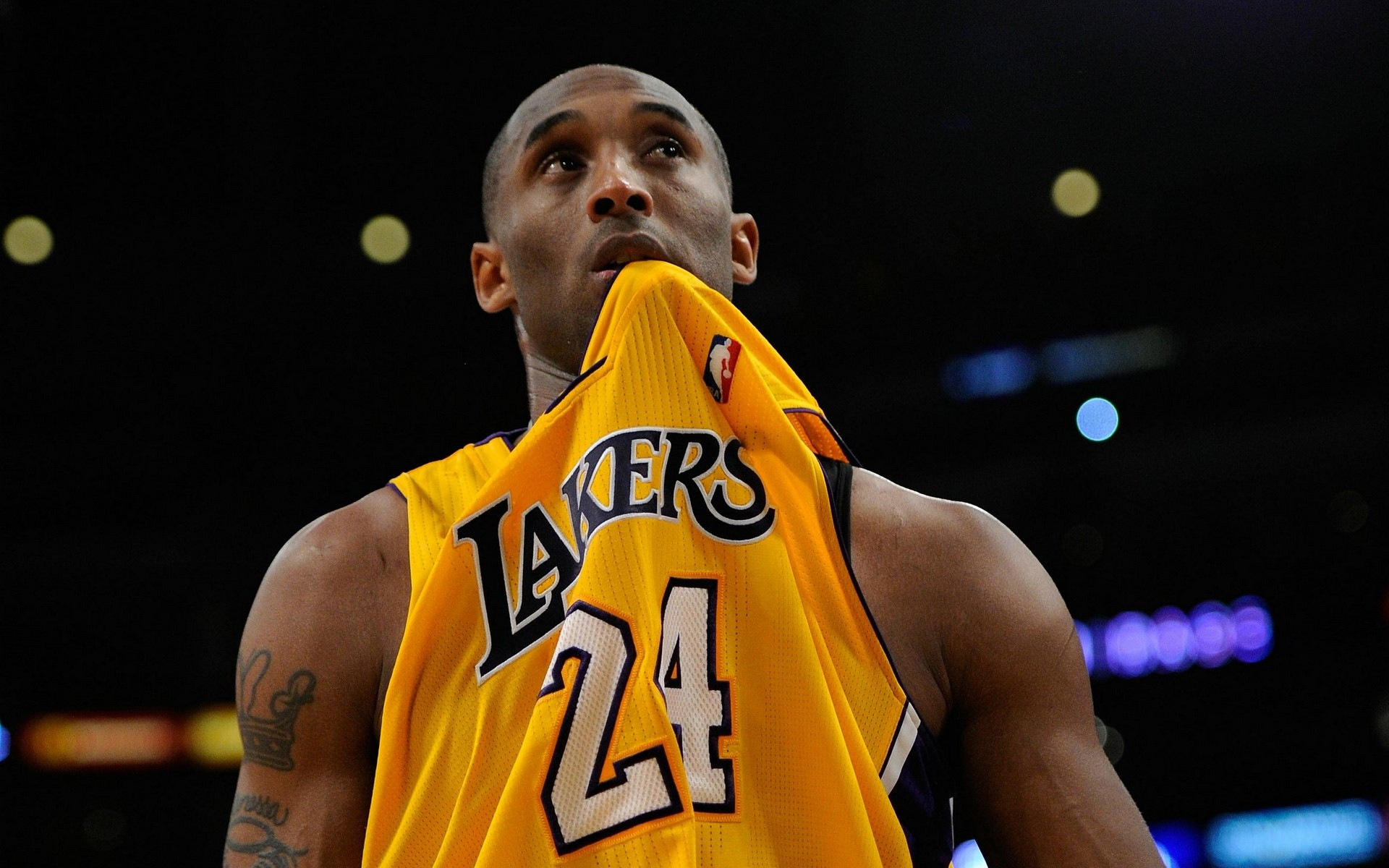 孔帕尼谈轮换：有人问球员们能否踢满每场比赛？当然不可能（孔帕尼谈轮换：球员不可能场场踢满）