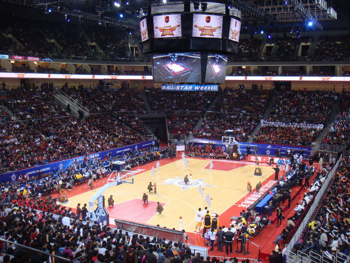 莱万：我对助攻感到高兴；球迷应该会满意我们的表现（莱万：助攻让我很开心，球迷应该会对我们的表现满意）