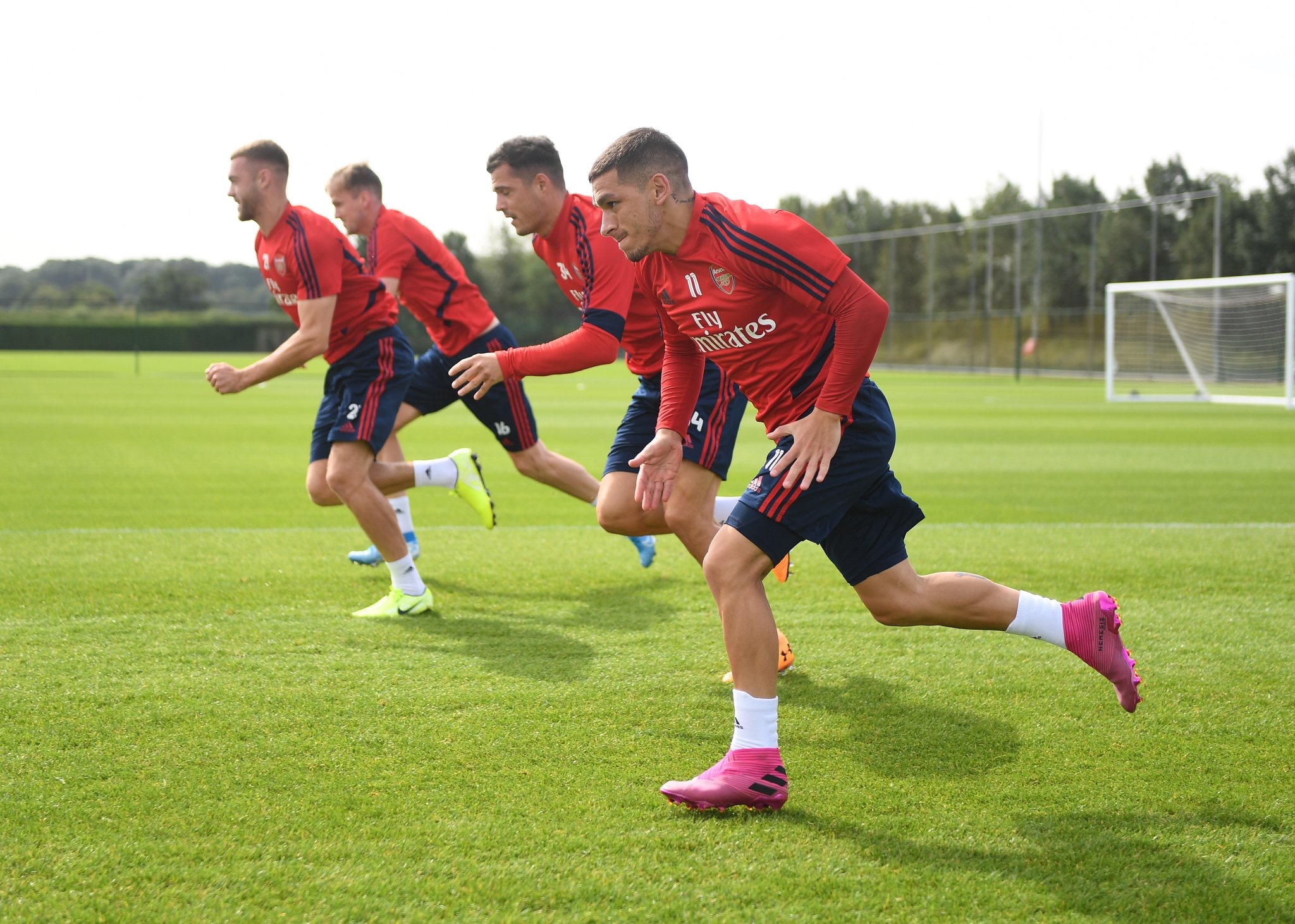 内维尔：我相信萨拉赫会留下，斯洛特一直期待他能道歉（内维尔：看好萨拉赫留队，斯洛特始终期待其道歉）