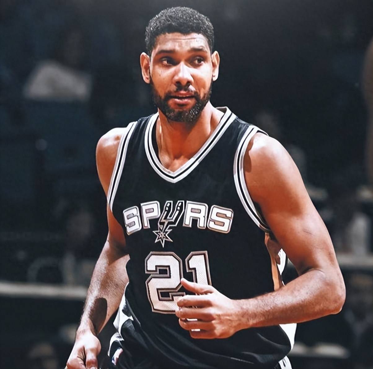 背靠背作战，乌度卡战术调整，三巨头轮换制应对疲劳（背靠背赛程下，乌度卡临场变招，三巨头轮换化解疲劳）