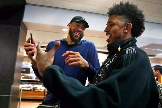 葡萄牙11月大名单：C罗领衔，菲利克斯、莱奥、B费在列（葡萄牙11月阵容公布：C罗挂帅，菲利克斯、莱奥与B费入选）