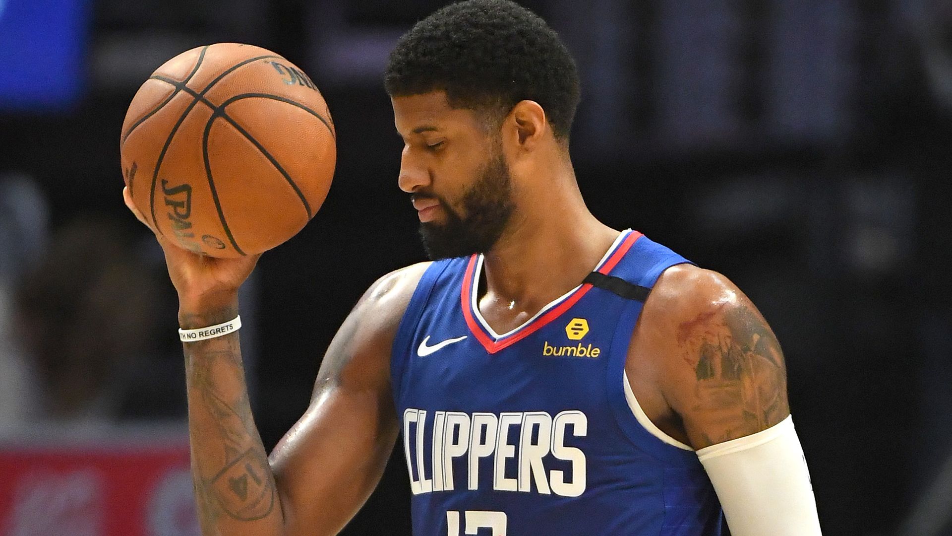 NBA球员杨瀚森：越洋逐梦，以篮球为桥（杨瀚森逐梦NBA：跨洋远行，篮球为桥梁）