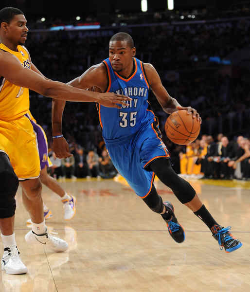 连续20场联赛进球2+，拜仁追平自己保持的德甲历史纪录（拜仁联赛已连续20场至少打入2球，追平其保持的德甲历史纪录）