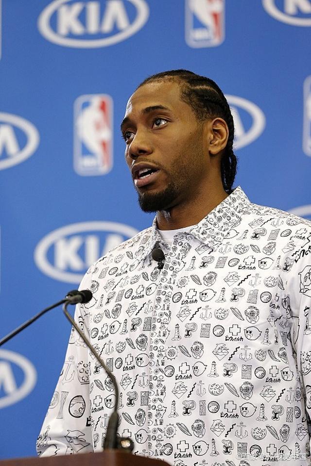 孔萨：凯恩给球队设立标准，那自然而然会激励我们（孔萨：凯恩树立球队标杆，激励着我们）