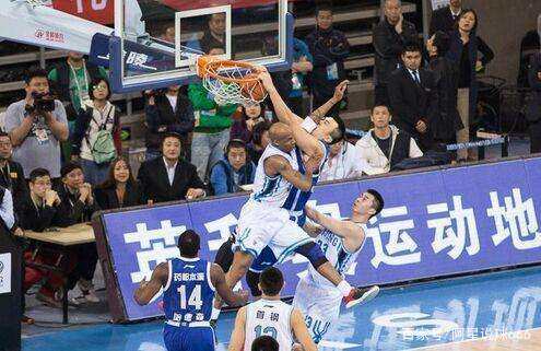 亲兄弟明算账,谁打得好谁上（兄弟归兄弟，账要算清，凭实力上场）