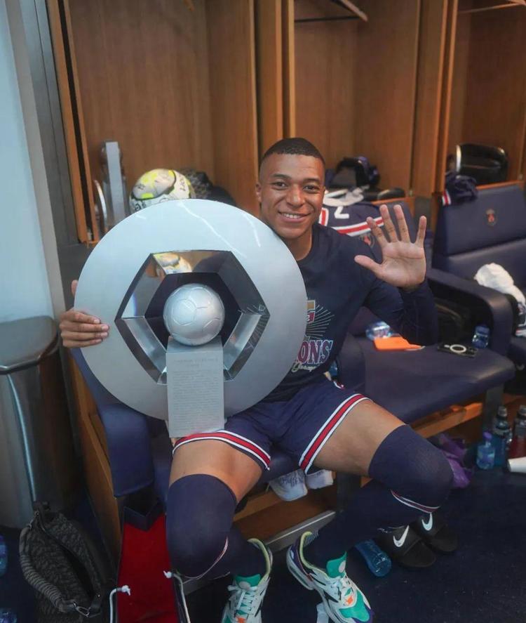 今天是北京时间2025年11月30日星期日,欢迎收看早报！（北京时间2025年11月30日周日，早报与您相约！）