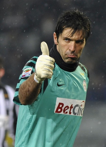 英超半场：托雷斯乌龙，沃特金斯双响，布莱顿2-2维拉（英超半场战报：托雷斯自摆乌龙，沃特金斯梅开二度，布莱顿暂2-2维拉）