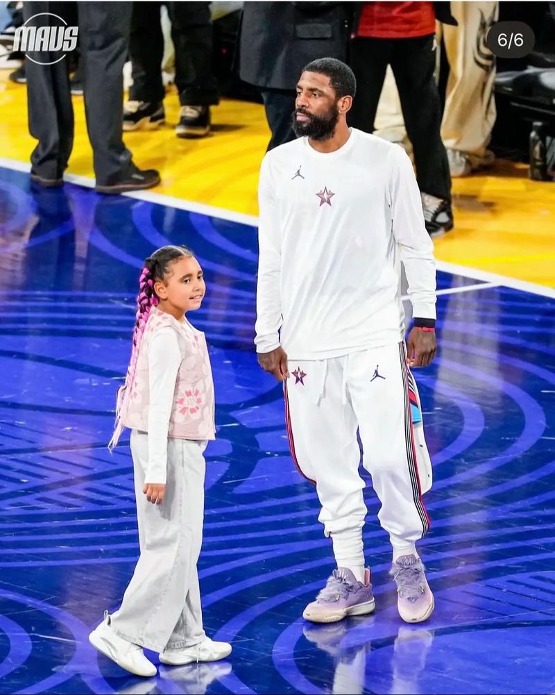 罗马诺：萨拉赫缺席欧冠为斯洛特和管理层共同决定（罗马诺：萨拉赫无缘欧冠，斯洛特与俱乐部高层共同拍板）