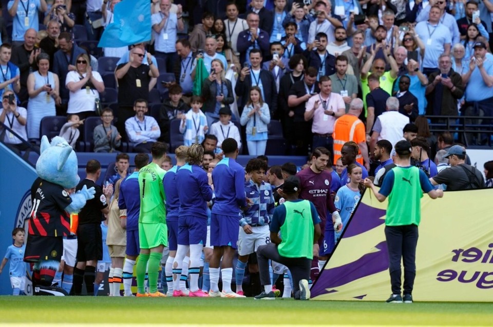 古利特＆亨利批巴萨高位压迫：为何执着于一个注定失败的战术？（古利特、亨利质疑巴萨高位压迫：何必执迷于一套注定行不通的策略？）