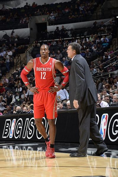 沃特森单臂劈扣，掘金24-3强势打停爵士（沃特森单臂暴扣，掘金24-3高潮打停爵士）