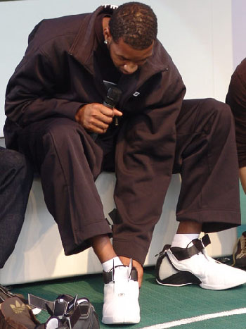 罗马诺：尤文并未追逐坎塞洛，球员不降薪意甲俱乐部无法负担（罗马诺：尤文无意签回坎塞洛，若不降薪意甲球队难以承担）