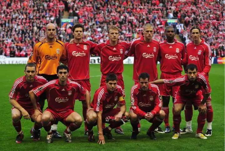 挣扎的蓝衣军团！意大利无缘直通世界杯，连续三届进入附加赛（蓝衣军团再陷困局：意大利无缘直通世界杯，连三届靠附加赛）