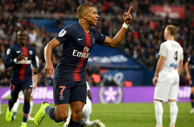 卡拉格：斯凯利是天才球员，对他未入选英格兰大名单感到惊讶（卡拉格盛赞斯凯利天赋异禀，惊讶其无缘英格兰大名单）